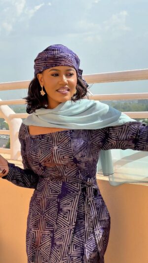 Hadiza Aliyu Instagram - Aunty @adizatou in our skin enhanced finish
/
/
Makeup @makeupby.amnah 
/
/
#amnahweddingguest 
#kanomua #kanomakeupartist #kanofashiondesigners  #bellanaijaweddings #kanowedding #iphonography #glow #beauty #beautymodel #style #weddingguest #kanobusiness #wakeupandmakeup #trending #reels #asoebibella #arewaweddings 
#nigerianwedding #arewafamilyweddings #fabricblogger #northernhypelady @bellanaijaweddings @stylecollections__ @fabricblogger2 @northern_hypelady stylesboutiq @arewafamilyweddings