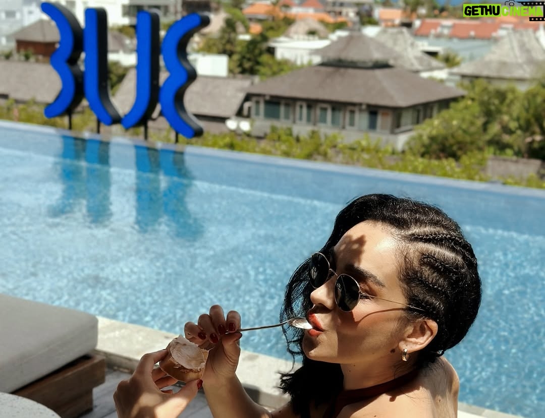 Hande Kaptan - 2.3K Likes - Sunkissed moments and tropical indulgence by the infinity pool at TUI Blue Berawa – where every view is a vibe and every sip tastes like paradise, let the music play ☀️💙
#bali #paradise #hotel #berawa #infinitypool #reklam