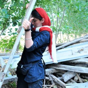 Hedieh Tehrani Instagram - بازدید از کوره های تولید زغال برای نجات چوبها ، چوبهایی که با اندکی بازسازی قابل استفاده مجدد خواهند بود با هدف جلوگیری از قطع درختهای جدید