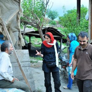 Hedieh Tehrani Instagram - بازدید از کوره های تولید زغال برای نجات چوبها ، چوبهایی که با اندکی بازسازی قابل استفاده مجدد خواهند بود با هدف جلوگیری از قطع درختهای جدید