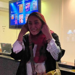 Hedieh Tehrani Instagram - اولین روز اکران فیلم سینمایی #بی_همه_چیز در سینما فرهنگ