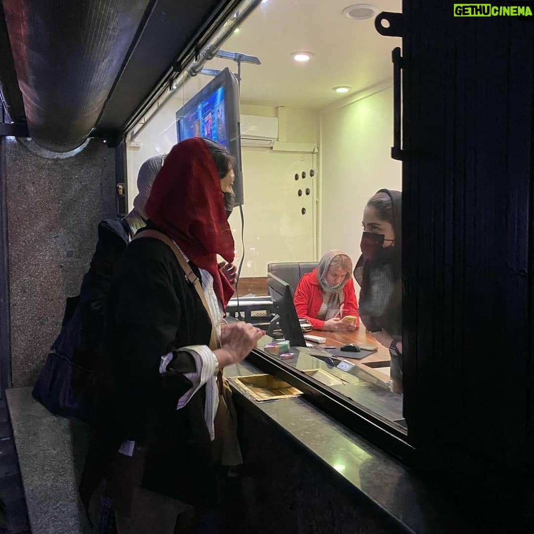 Hedieh Tehrani - 28.8K Likes - اولین روز اکران فیلم سینمایی #بی_همه_چیز در سینما فرهنگ