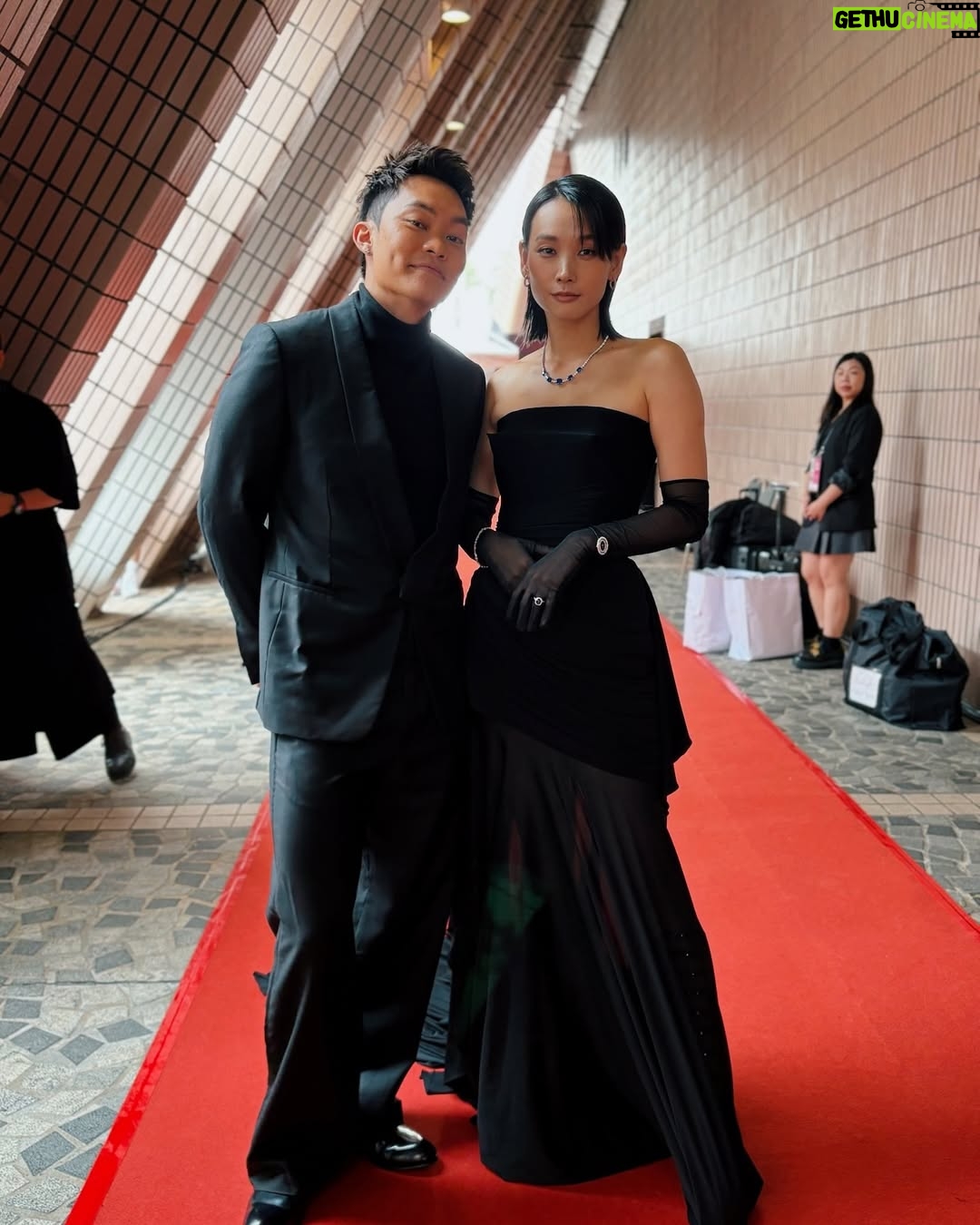 Hedwig Tam Sin-Yin - 13.8K Likes - 金像獎最後一post😝
多謝大家
Look 1:
Couture gown @robertwun
Boots @marcjacobs
High jewels @tiffanyandco
Look 2:
Evening gown @davidkomalondon
Heels @giuseppezanotti
High jewels @tiffanyandco
After party:
Outfit: #UHOT @_phandanghoang_
Boots: @christianLouboutin
Jewels: @kinks.lab
Styled by @constanclee @cons.style #consstylingwork
Styling assisted by @leungaying
@leciacamerahk
#leciacamerahk