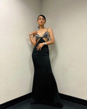Hedwig Tam Sin-Yin Instagram - 金像獎最後一post😝

多謝大家

Look 1:
Couture gown @robertwun 
Boots @marcjacobs
High jewels @tiffanyandco

Look 2:
Evening gown  @davidkomalondon 
Heels @giuseppezanotti 
High jewels @tiffanyandco

After party:
Outfit: #UHOT @_phandanghoang_
Boots: @christianLouboutin 
Jewels: @kinks.lab

Styled by @constanclee @cons.style #consstylingwork 
Styling assisted by @leungaying

@leciacamerahk
#leciacamerahk