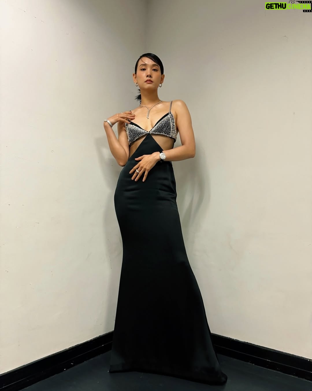 Hedwig Tam Sin-Yin - 13.8K Likes - 金像獎最後一post😝
多謝大家
Look 1:
Couture gown @robertwun
Boots @marcjacobs
High jewels @tiffanyandco
Look 2:
Evening gown @davidkomalondon
Heels @giuseppezanotti
High jewels @tiffanyandco
After party:
Outfit: #UHOT @_phandanghoang_
Boots: @christianLouboutin
Jewels: @kinks.lab
Styled by @constanclee @cons.style #consstylingwork
Styling assisted by @leungaying
@leciacamerahk
#leciacamerahk