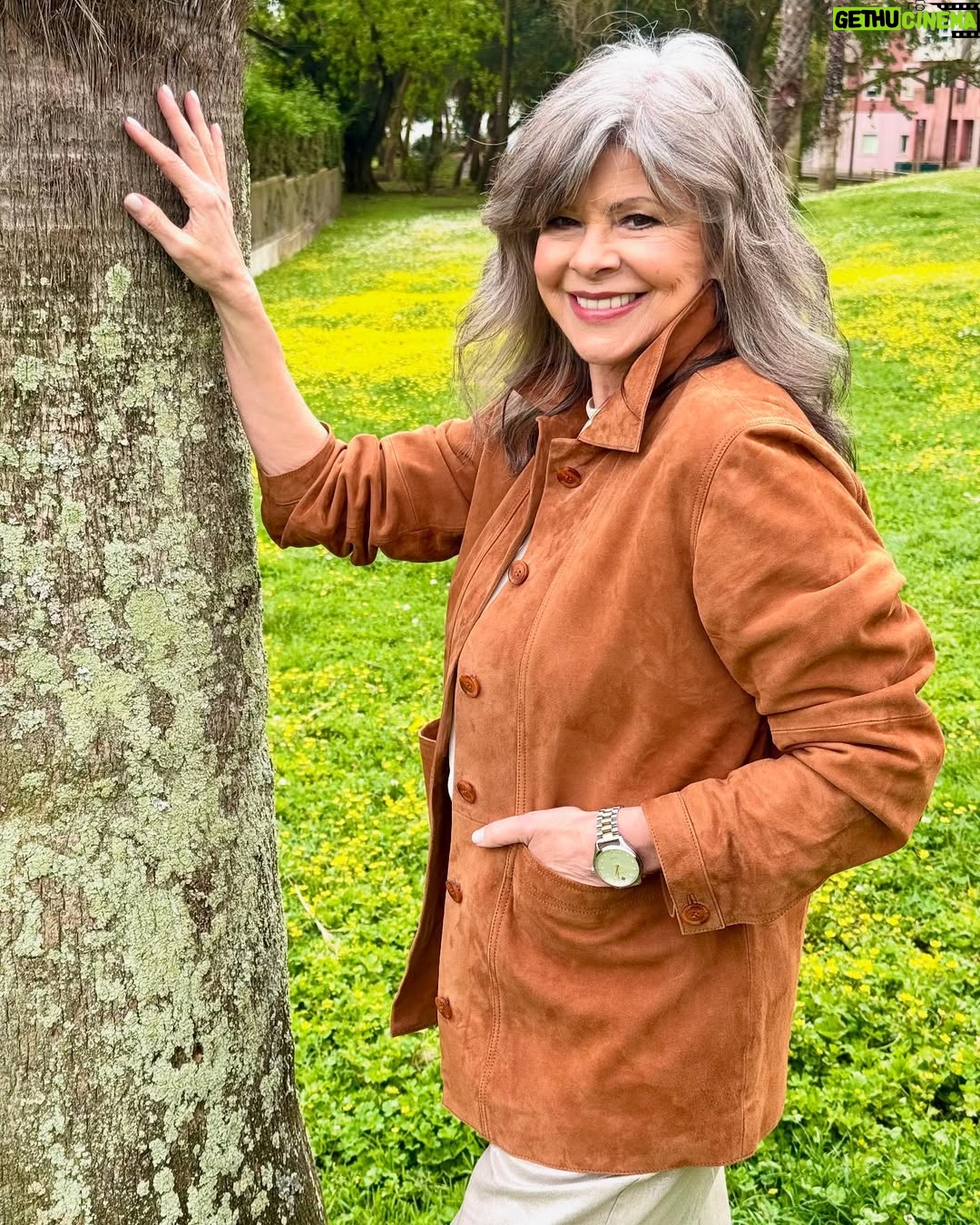 Helena Isabel - 2.2K Likes - Look primavera @stefanel_official 🌸
Passem nas lojas da Castilho e Guerra Junqueiro!
Vão adorar esta nova coleção com peças em linhos, sedas e algodão, da melhor qualidade ❤️
#stefanel #stefanelss2025