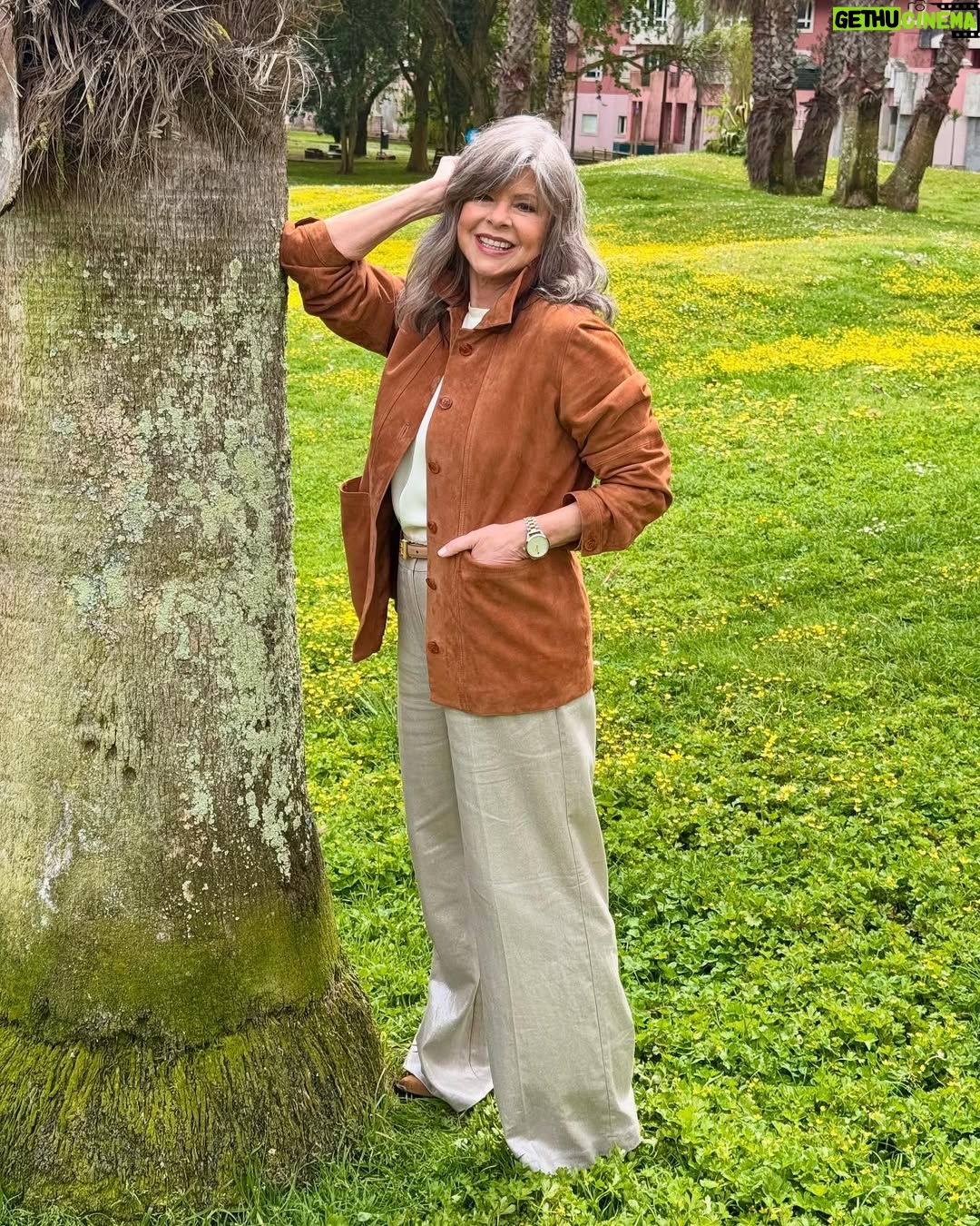 Helena Isabel - 2.2K Likes - Look primavera @stefanel_official 🌸
Passem nas lojas da Castilho e Guerra Junqueiro!
Vão adorar esta nova coleção com peças em linhos, sedas e algodão, da melhor qualidade ❤️
#stefanel #stefanelss2025