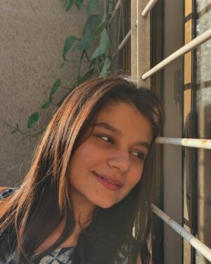 Hetal Gada Instagram - आगे आगे चलें हम 
पीछे पीछे गीत मितवा 🕊️