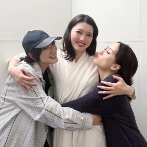Hiroki Nanami Instagram - ☆
ミュージカル『フランケンシュタイン』観劇した時、楽屋にて📷2人ともキレイでめちゃカッコよかったーー会えて嬉しすぎた顔してる。
.
#朝夏まなと　
#花乃まりあ 
#七海ひろき