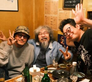Hisashi Eguchi Instagram - 安齋 肇さんと久々に会いました☺️
2枚め右はじは俳優の山本圭祐さん

Photo by @ito_ken