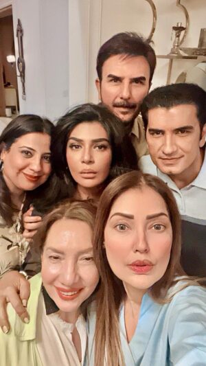 Iffat Rahim Instagram - Thankyou so much @allenora.annie.official for such a great evening and feast❤️❤️❤️💥
@athershahzadofficial @nattyaika @sojlaa @mehdicouture