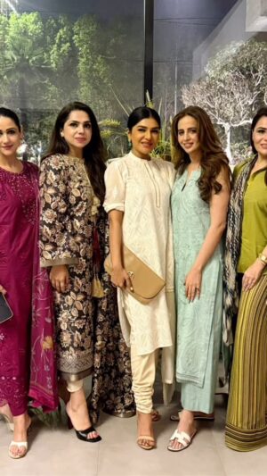 Iffat Rahim Instagram - @sobia.aamir1993 @ayeshaamirrkhan @salma_mudassar @faiza_mudassar