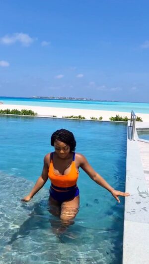 Ifu Ennada Instagram - Guys, Did You See this Video when I posted it yesterday? Should I post pictures of the Outfit? I have too many pictures, 😩😫. I don't know where to start from.
___
#Maldives #maldivesisland #maldives2021 #maldivestrip #maldivesmania