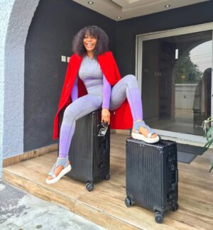 Ifu Ennada Instagram - What I'm Not Gonna Do is Spend Valentine's Day in Africa! 🤣 Who can guess where I'm travelling to? Pls don't say Dubai, I use God name to beg you. 🙏🏽🤣
___
Thanks to @mood_by_asher for my Pictures and Travel Luggage.