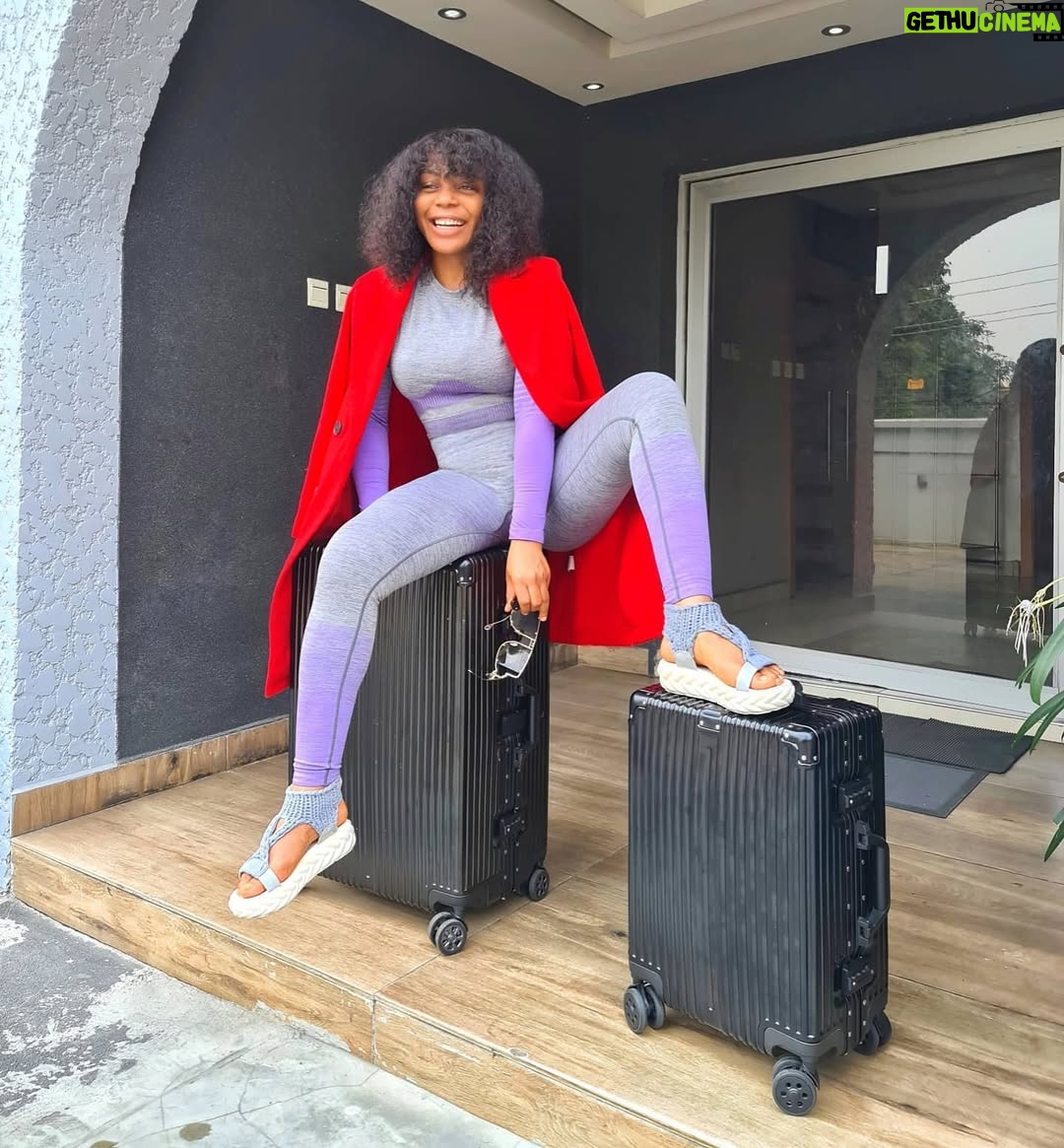 Ifu Ennada - 11.2K Likes - What I'm Not Gonna Do is Spend Valentine's Day in Africa! 🤣 Who can guess where I'm travelling to? Pls don't say Dubai, I use God name to beg you. 🙏🏽🤣
___
Thanks to @mood_by_asher for my Pictures and Travel Luggage.