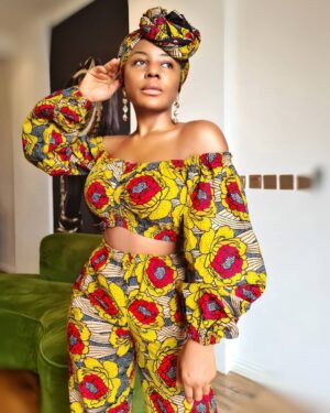 Ifu Ennada Instagram - Young Forever Ifu. Thin Ifu😊. What Slide is Your Fave? 👇🏿👇🏿👇🏿
___
Outfit - My Precious @blessing_mandy 
___
Skin my @beautifuskin