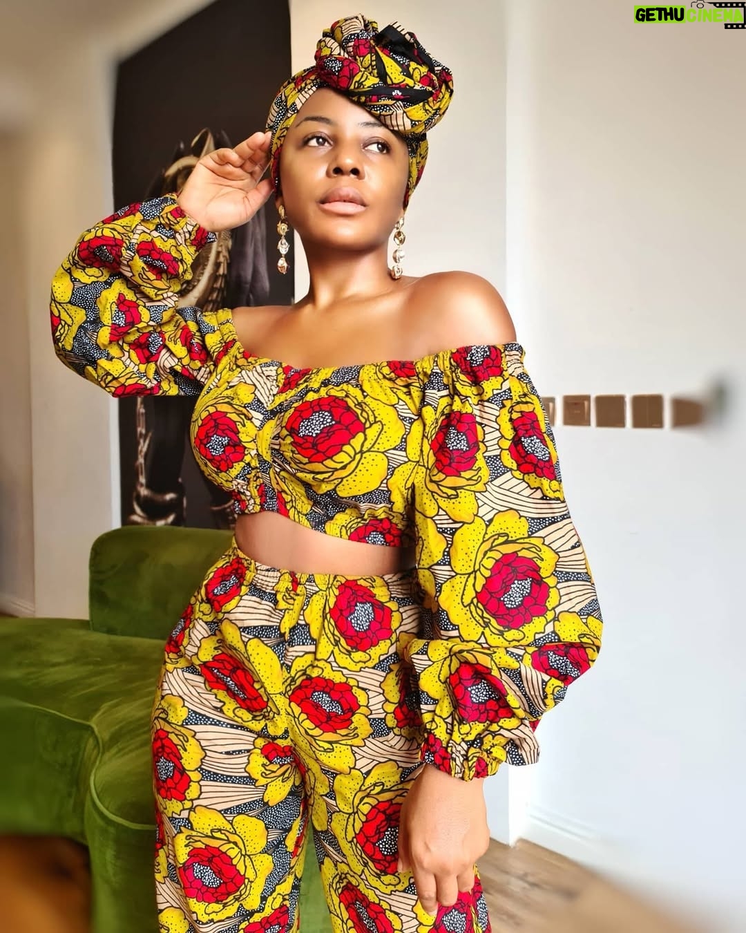 Ifu Ennada - 8.1K Likes - Young Forever Ifu. Thin Ifu😊. What Slide is Your Fave? 👇🏿👇🏿👇🏿
___
Outfit - My Precious @blessing_mandy
___
Skin my @beautifuskin