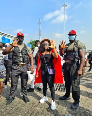 Ifu Ennada Instagram - Out Here Putting in The Work‼️ #5for5 #EndSARS #endpolicebrutality