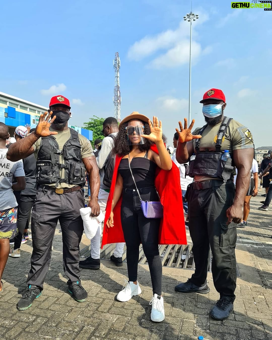 Ifu Ennada - 19K Likes - Out Here Putting in The Work‼️ #5for5 #EndSARS #endpolicebrutality