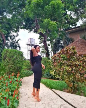 Ifu Ennada Instagram - I've had the craziest day today. I feel like crying because it's not even over... I need a Hug. 😔😔😔