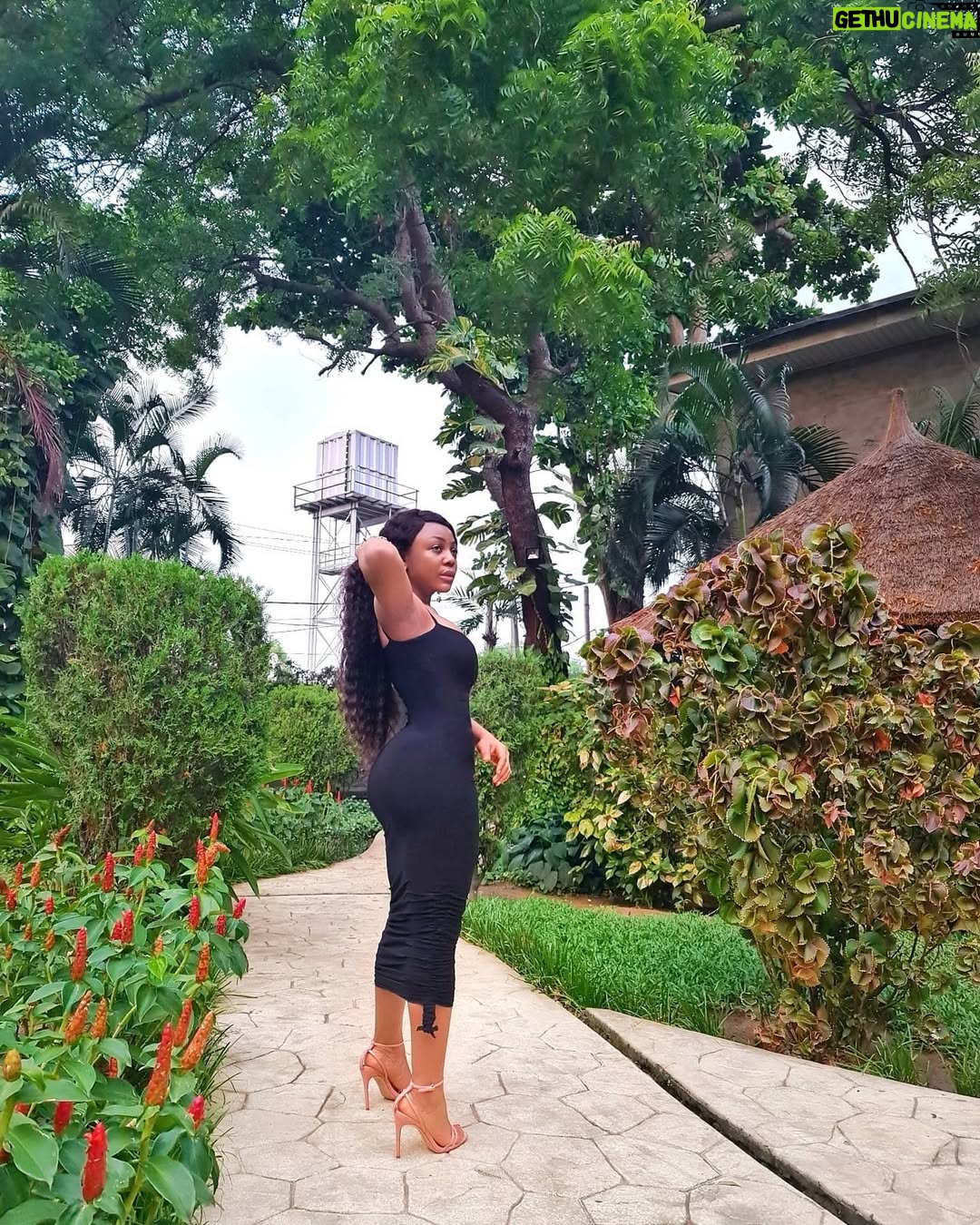 Ifu Ennada - 9.3K Likes - I've had the craziest day today. I feel like crying because it's not even over... I need a Hug. 😔😔😔