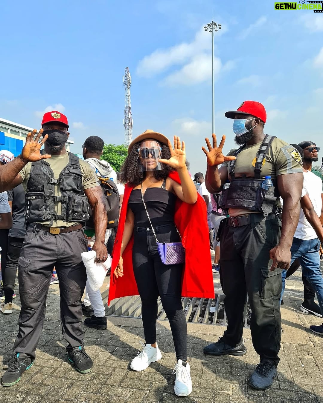 Ifu Ennada - 19K Likes - Out Here Putting in The Work‼️ #5for5 #EndSARS #endpolicebrutality