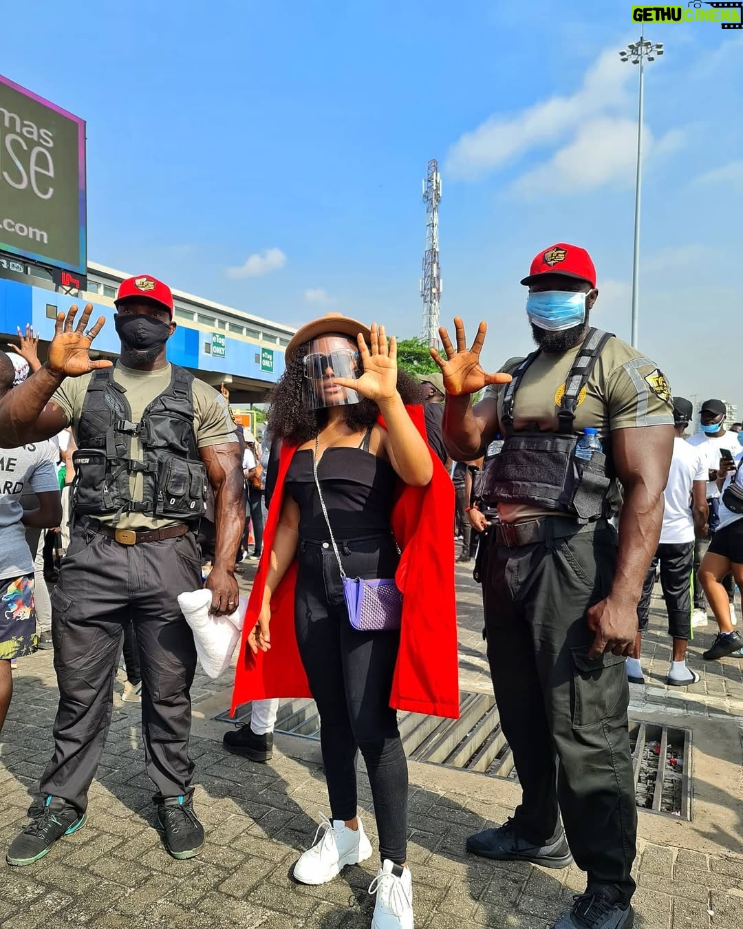 Ifu Ennada - 19K Likes - Out Here Putting in The Work‼️ #5for5 #EndSARS #endpolicebrutality