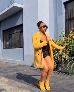 Ifu Ennada Instagram - New Week Energy‼️ How you doing⁉️ I slept sad, but I woke up excited for opportunities ahead‼️
____
Complete outfit @mood_by_asher
___
Skin @beautifuskin
____
Song: Omah Lay - Lo Lo
_