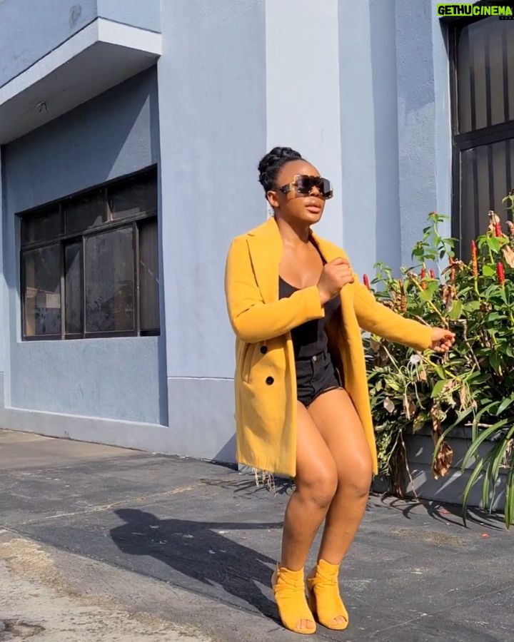 Ifu Ennada - 6.2K Likes - New Week Energy‼️ How you doing⁉️ I slept sad, but I woke up excited for opportunities ahead‼️
____
Complete outfit @mood_by_asher
___
Skin @beautifuskin
____
Song: Omah Lay - Lo Lo
_