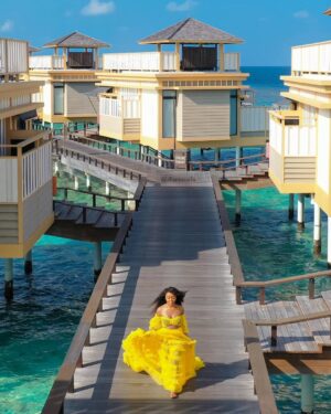 Ifu Ennada Instagram - Princess Ifu in Maldives🥰. Have you Seen my Dance Video in this Dress? Check my Last Post. What Slide is your Fave? 
___
Skin my @beautifuskin products. 
___
Outfit /Stylist @mood_by_asher @asheriheme 
___
#KylieBaby