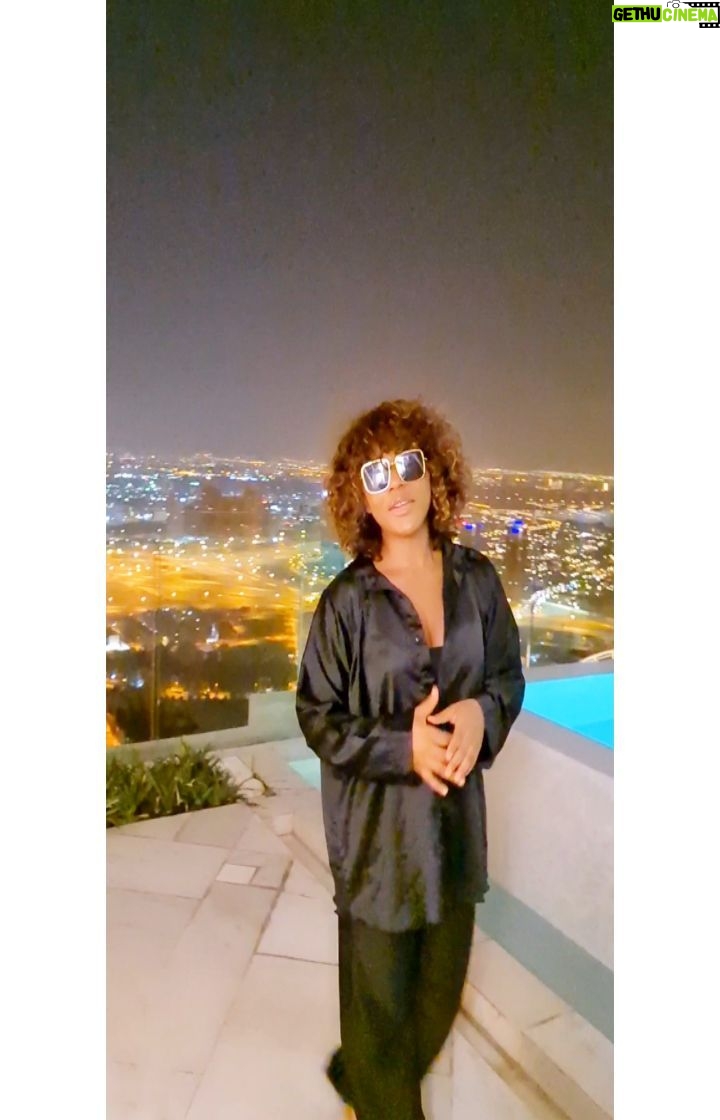 Ifu Ennada - 7.9K Likes - My 2 Bedroom Private Pool Dubai Villa Tour! CEO Lifestyle! CEO Way! 👇🏽👇🏽👇🏽
Skin: my @beautifuskin