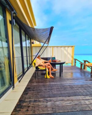 Ifu Ennada Instagram - I Could Get Used to Blue Skies & Blue Sea. To say #Maldives is beautIFU is an understatement. This 100% Muslim Country is so blessed and her people are kind and hardworking too. 
___
Skin my @beautifuskin products
___
#SensingTheMoment
#SunnySideOfLife
#visitmaldives
#beautifulmaldives
#maldives_ig
#MaldivesBuzz
#indulgemaldives 
#maldiveslovers
#maldivesmania 
#maldivesislands 
#maldivestrip
#maldivesresort