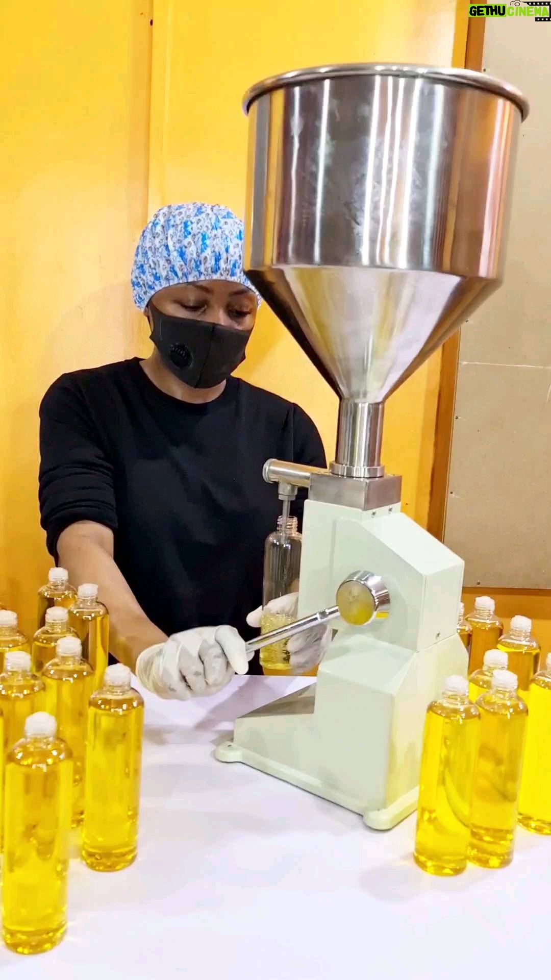 Ifu Ennada - 13.3K Likes - Spent The Whole Day In Production for my @beautifuskin Papaya & Lemon Anti Blemish Body Oil. 😚😚😚 I cut off lots of clips to make it shorter.
LlNK lN @beautifuskin Bl0 T0 GET THlS BABY & MORE
