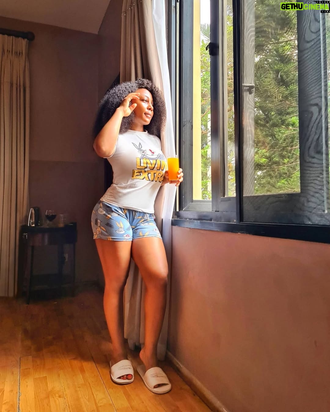 Ifu Ennada - 10.5K Likes - My Life is beautIFU, My Body is beautIFU, My Thoughts are beautIFU, my Skin is beautIFU, I am beautIFU.
___
Skin @beautifuskin