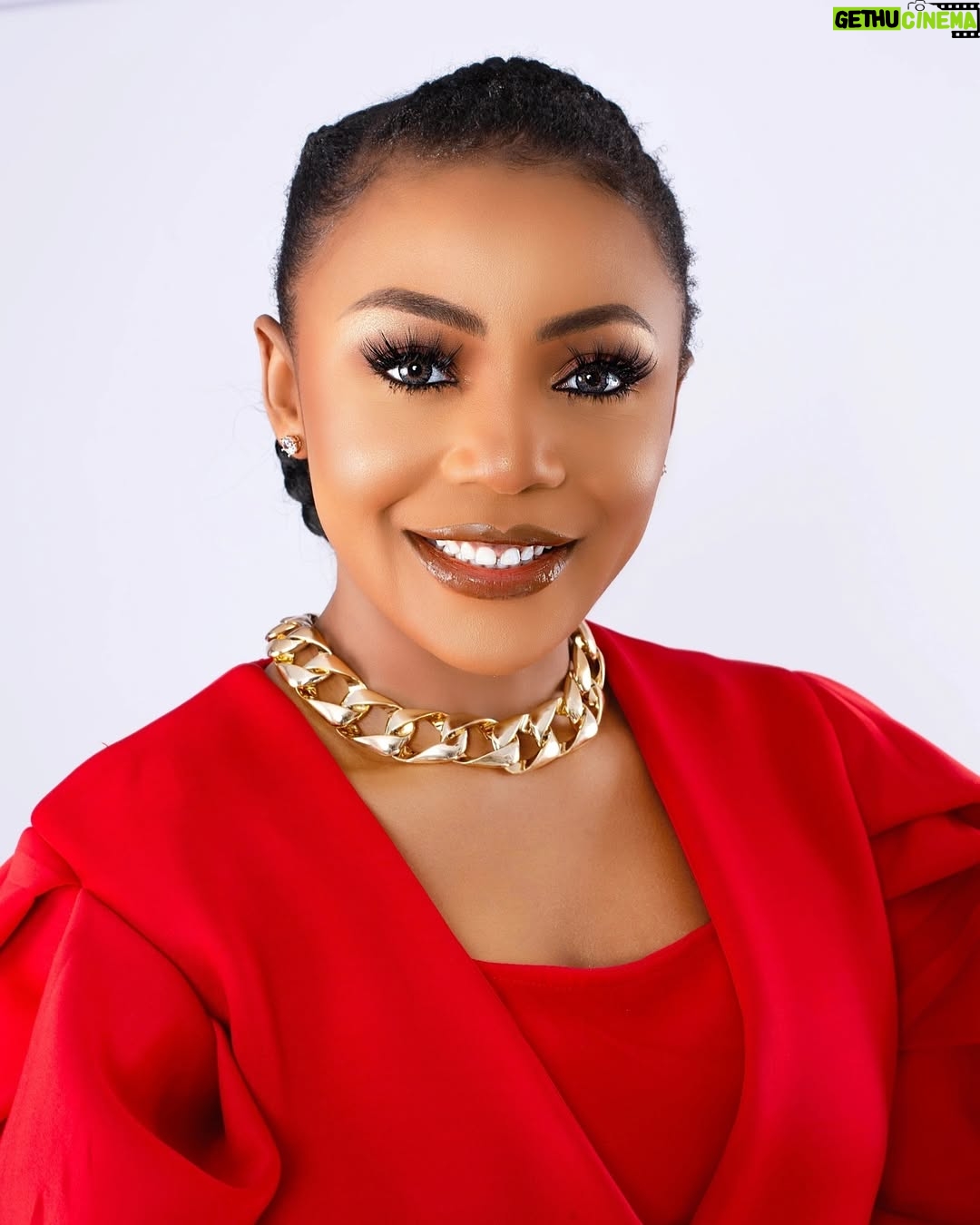 Ifu Ennada - 12.1K Likes - Ifu Billions! Pure Beauty! Super Entrepreneur! Jesus Baby! Somebody's Future Billionaire Wife! Hey God! I'm so beautIFU! Somebody pls clap for Jesus! Hallelujah! 😂😂😂❤❤❤🔥🔥🔥
___
Outfit @nattybymandy
__
Makeup: @ryannejohnbeautystudio
__
Styling: @mood_by_asher
___
Hair: @beautifuhair
__
📷 @kolexor
___
Skin @beautifuskin
