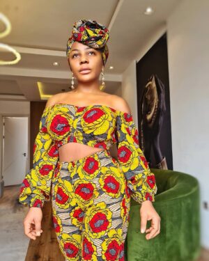 Ifu Ennada Instagram - Young Forever Ifu. Thin Ifu😊. What Slide is Your Fave? 👇🏿👇🏿👇🏿
___
Outfit - My Precious @blessing_mandy 
___
Skin my @beautifuskin