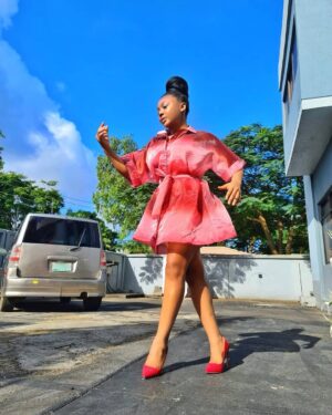 Ifu Ennada Instagram - Let's Not Forget To Smile As We Go Through This, knowing that we're doing things that seemed unachievable before now. We are the "Talk & Do Generation"‼️ We were destined for Greatness‼️ We will restore Nigeria's Glory‼️
___
If you've been wanting my Skincare Secrets, click on the link in my Bio to join my Waiting List for my Limited Edition Harmattan/Winter Collection. 
_______
Outfit @mood_by_asher 
____
📷 @asheriheme 
___
Skin @beautifuskin
___
Hair @beautifuennada