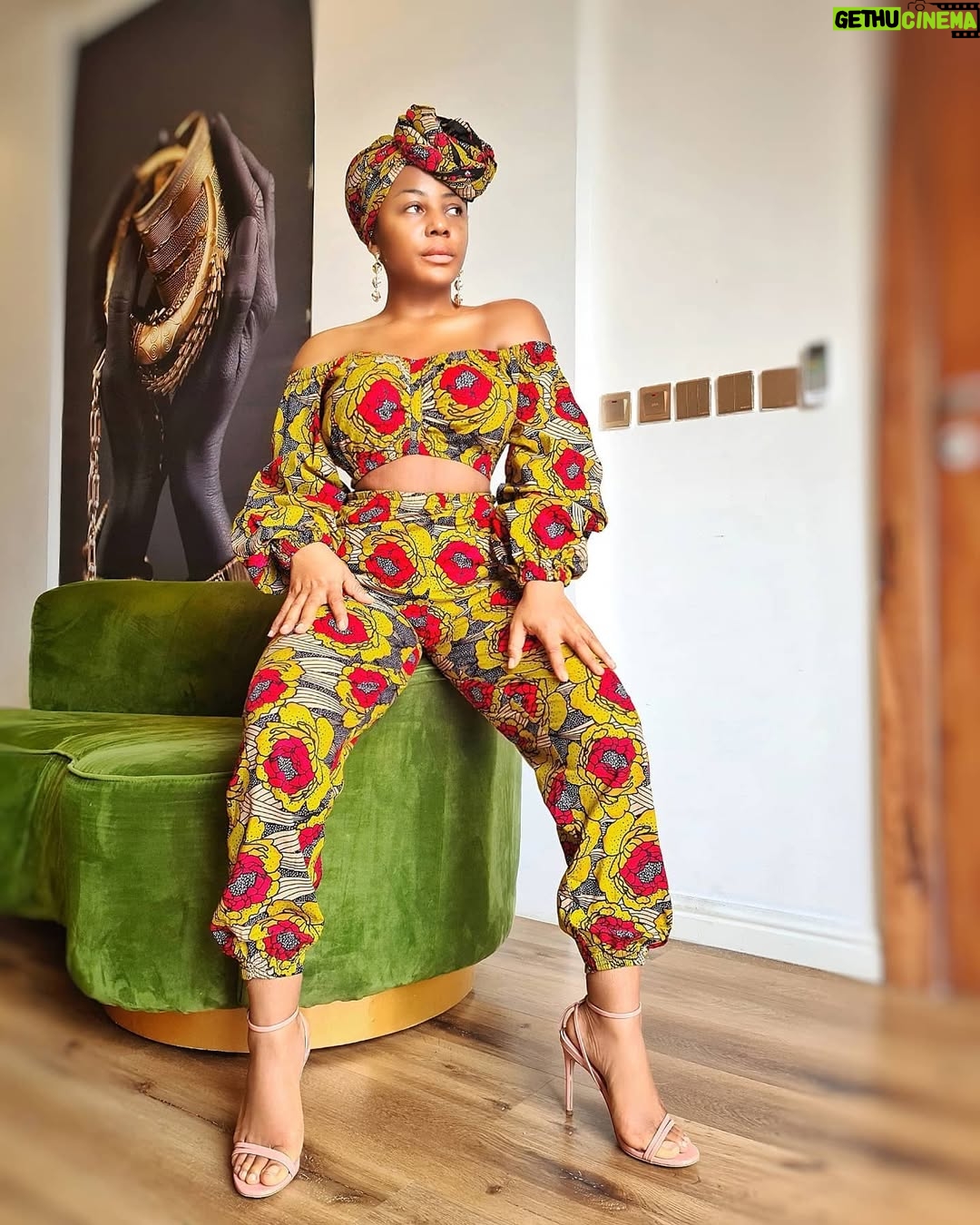 Ifu Ennada - 8.1K Likes - Young Forever Ifu. Thin Ifu😊. What Slide is Your Fave? 👇🏿👇🏿👇🏿
___
Outfit - My Precious @blessing_mandy
___
Skin my @beautifuskin