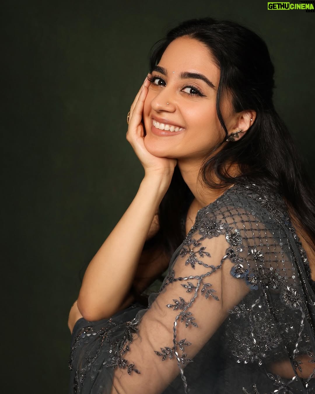 Iman Esmail - 135.9K Likes - ššš
Makeup - @makeupby_mahesh
Hair- @koduruamarnath
Stylist- @sreevardhan_keto
Photography - @pranav.foto
Managed by - @benchmarktalents