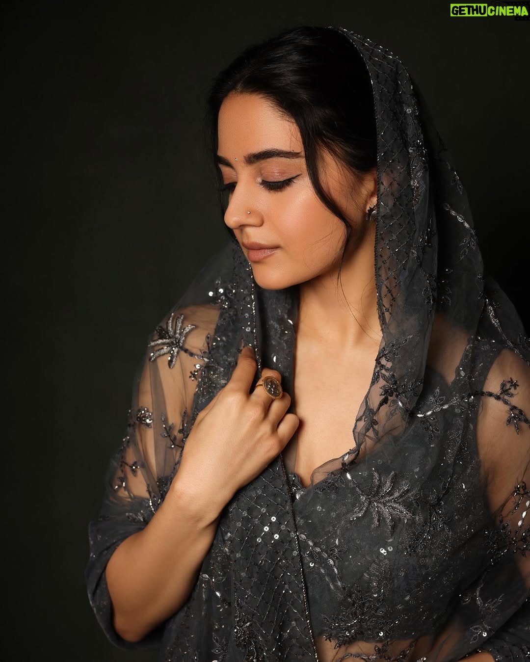 Iman Esmail - 135.9K Likes - ššš
Makeup - @makeupby_mahesh
Hair- @koduruamarnath
Stylist- @sreevardhan_keto
Photography - @pranav.foto
Managed by - @benchmarktalents