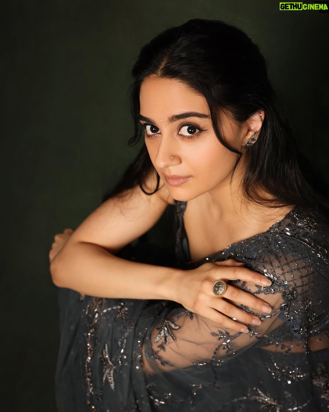 Iman Esmail - 135.9K Likes - ššš
Makeup - @makeupby_mahesh
Hair- @koduruamarnath
Stylist- @sreevardhan_keto
Photography - @pranav.foto
Managed by - @benchmarktalents