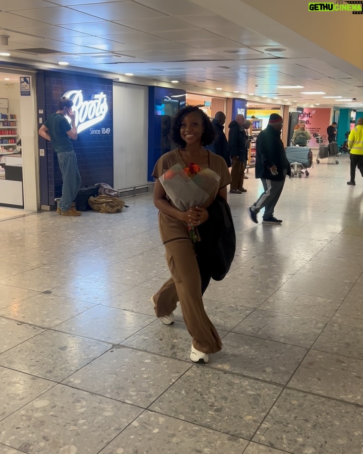 Ini Dima-Okojie - 75.7K Likes - 24 hrs of Us.🤎🍫
#Reunited
Travel set | @wear_hco