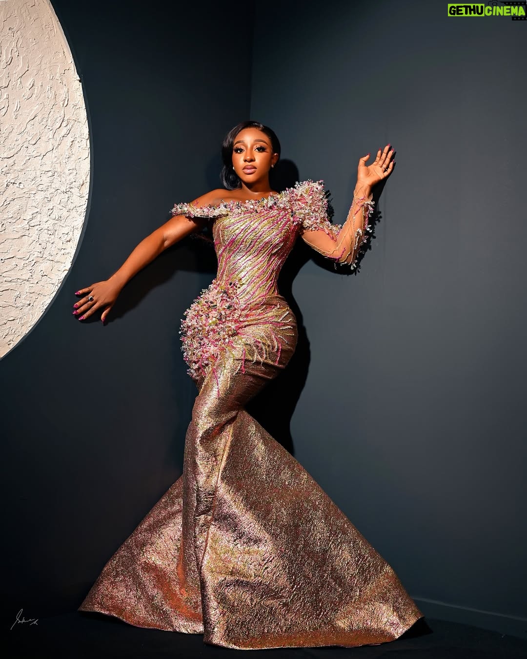 Ini Edo - 167.6K Likes - Out for TM ! Aaaarrrrrghhhhh girl .. you made me so emotional this night. You are indeed an embodiment of God’s grace @tokemakinwa .
Styled by the force … the Tornado @swankyjerry
Dress by @kudcollections
Make up @bernards_magic
Hair by @hairartistrybycoco
Photographer @shotbysukre
Location @dcontenthub
Crowned by the force @swankyjerry
No swanky No styling 💅🏾