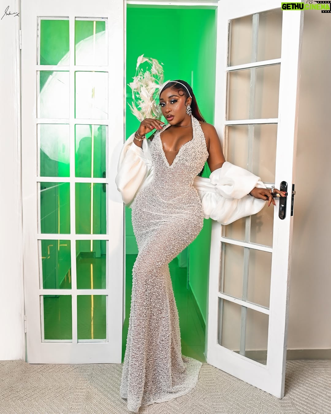 Ini Edo - 127.1K Likes - A day made for love and I got to witness it 😍
STYLED BY THE ELEMENT @styl.addiction
Skin: @beautysecretsofapril
Dress @herluxury.ng
Makeup: @bernards_magic
📸 📸: @shotbysukre l