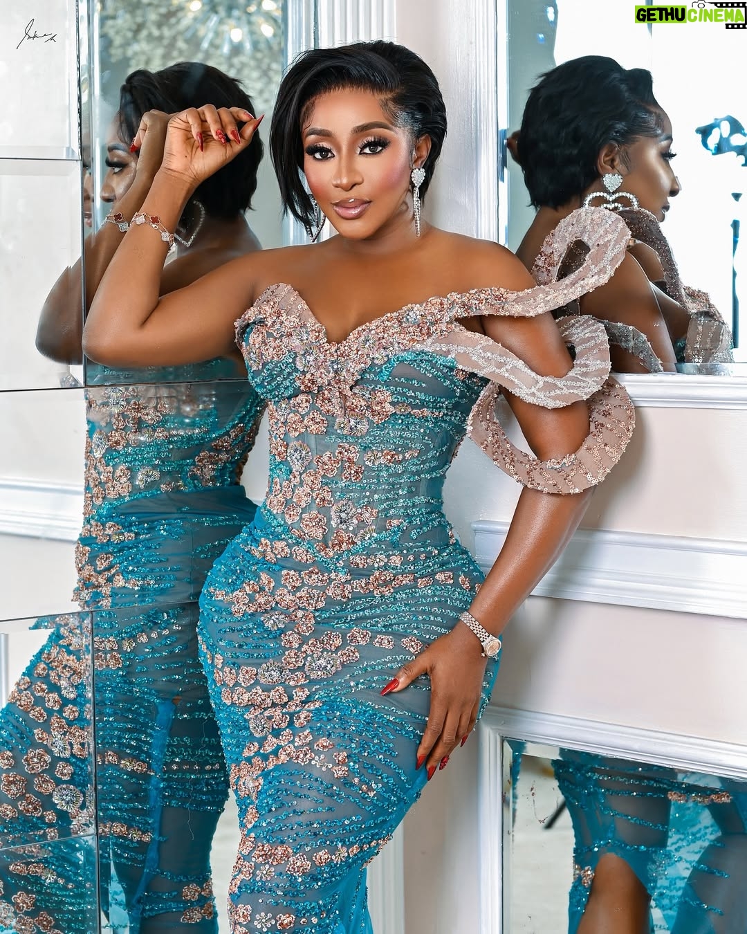 Ini Edo - 123.6K Likes - Celebrating Women in film 💕
@redseafilm festival
Dressed in @xtrabrideslagos
Styled by @swankyjerry
Makeup @_looksbynganga
Photographed @shotbysukre
#Redseaff24 #thenewhomeoffilm