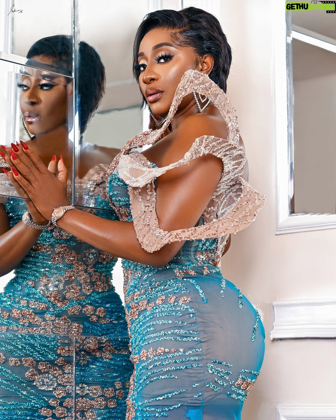 Ini Edo - 123.6K Likes - Celebrating Women in film 💕
@redseafilm festival
Dressed in @xtrabrideslagos
Styled by @swankyjerry
Makeup @_looksbynganga
Photographed @shotbysukre
#Redseaff24 #thenewhomeoffilm
