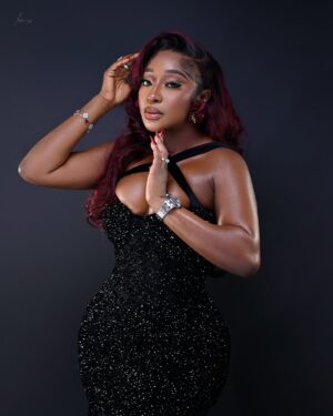 Ini Edo Instagram - BROWNSUGAR📌 

LBD for ONE NIGHT GUEST PREMIERE 

25th Dec in cinemas 

Styled by the element @styl.addiction 
Designer @agbonsgl
Hair @ighostouch
Makeup @bernards_magic 
📸📸 @shotbysukre