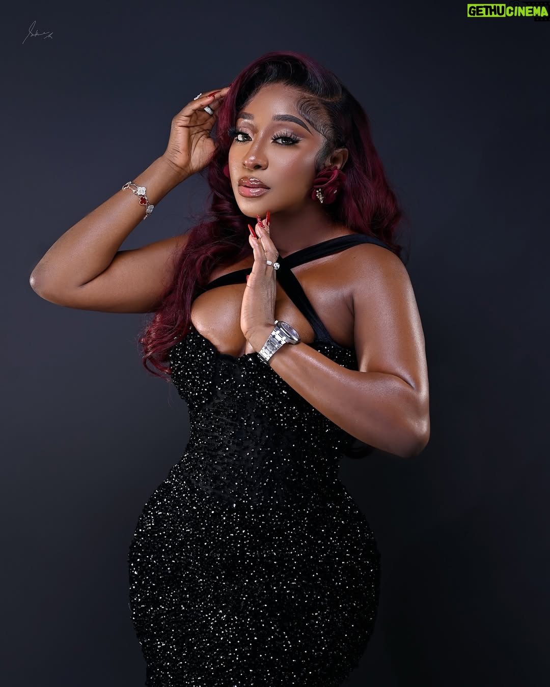 Ini Edo - 126K Likes - BROWNSUGAR📌
LBD for ONE NIGHT GUEST PREMIERE
25th Dec in cinemas
Styled by the element @styl.addiction
Designer @agbonsgl
Hair @ighostouch
Makeup @bernards_magic
📸📸 @shotbysukre