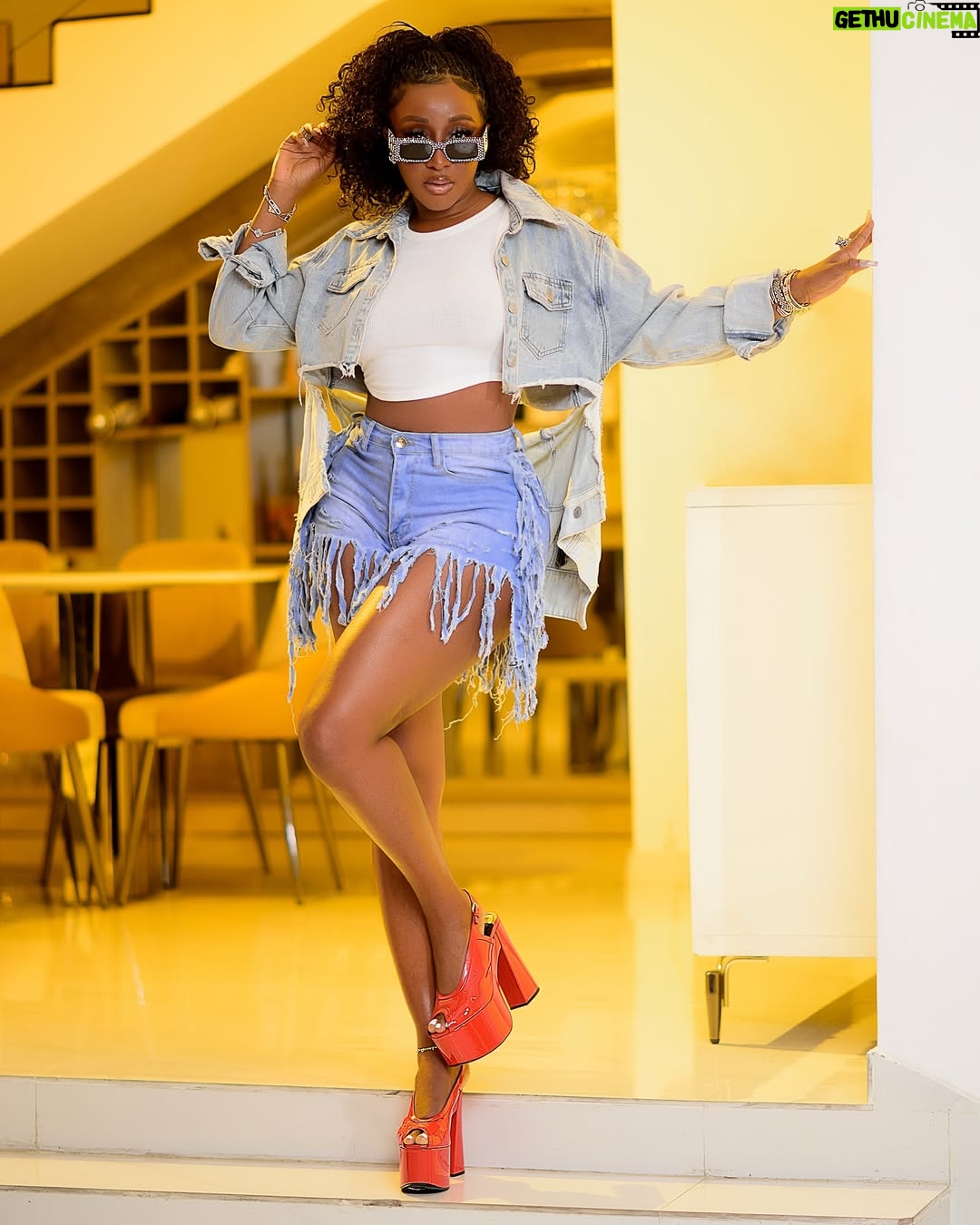 Ini Edo - 174.5K Likes - Channeling my inner Genz vibes right now to remind ya’ll that My sister’s obsession is still showing on Iniedotv….
Pls subscribe and share … link on my bio💕
📸 by @vjjosephoto