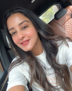 Insha Ghai Instagram - Even the sky cries sometimes, but the sun always finds a way back! So will I 🌞🫰❤️‍🩹✨